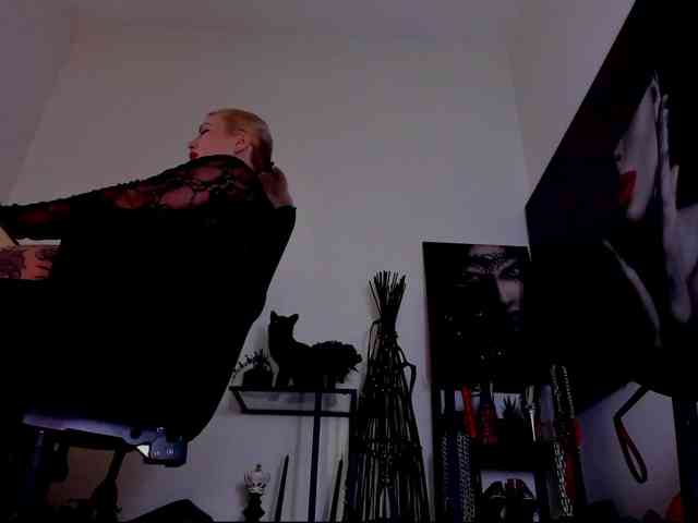 Mistress-Demi webcam