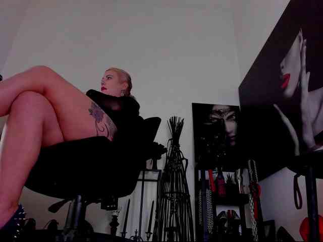 Mistress-Demi webcam