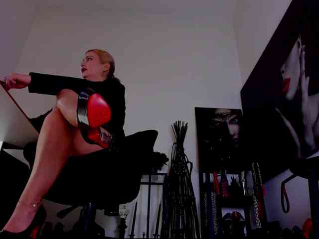 Mistress-Demi webcam
