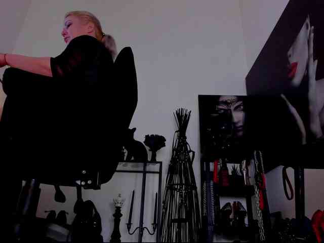 Mistress-Demi webcam