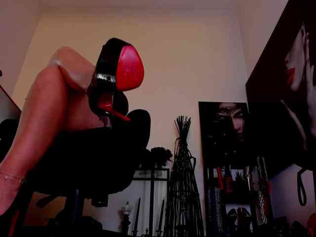 Mistress-Demi webcam