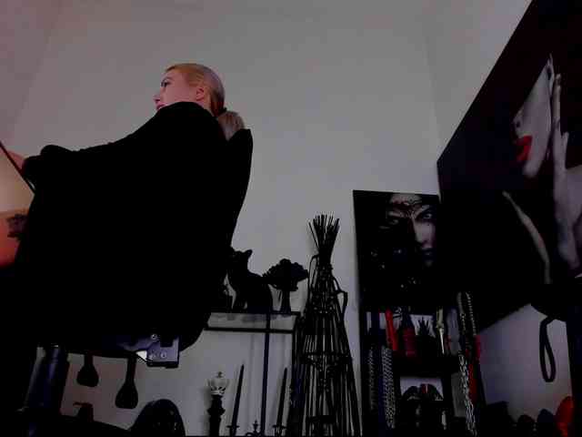 Mistress-Demi webcam