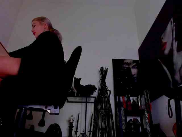 Mistress-Demi webcam