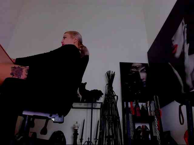 Mistress-Demi webcam