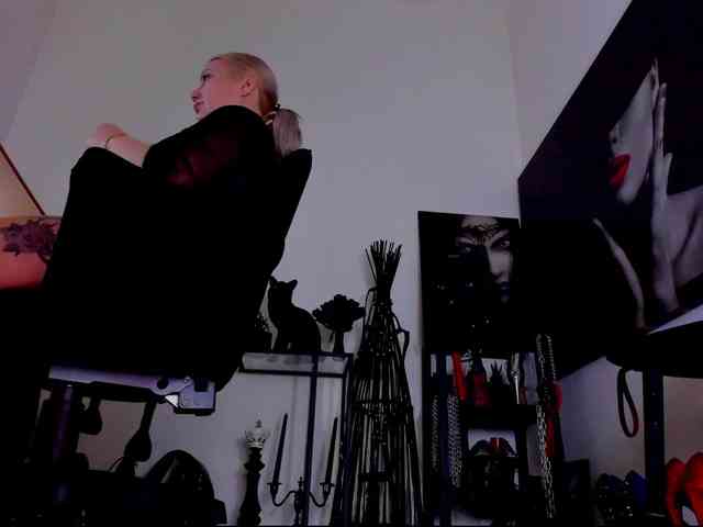Mistress-Demi webcam