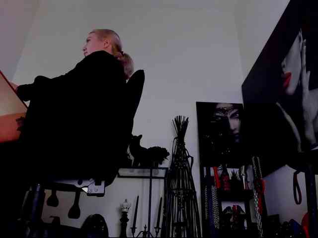 Mistress-Demi webcam