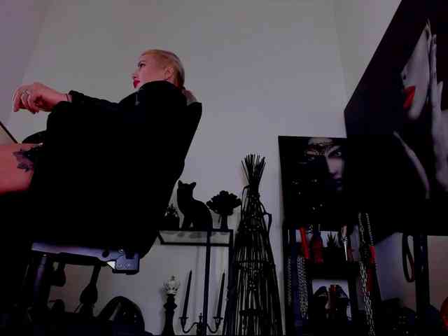 Mistress-Demi webcam