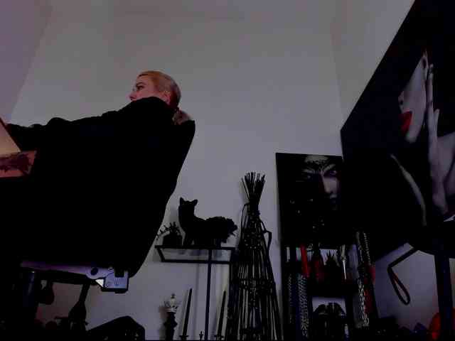 Mistress-Demi webcam