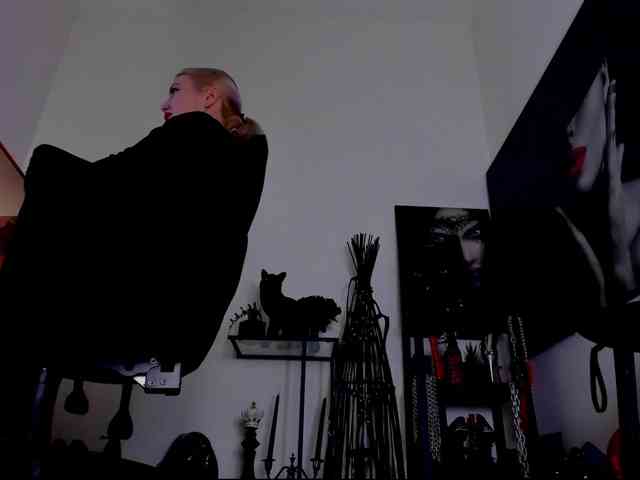 Mistress-Demi webcam