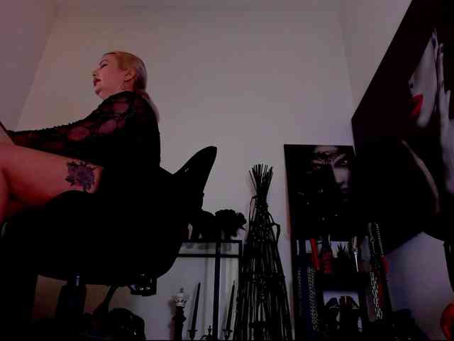 Mistress-Demi webcam