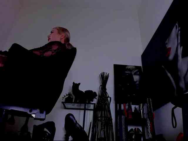 Mistress-Demi webcam