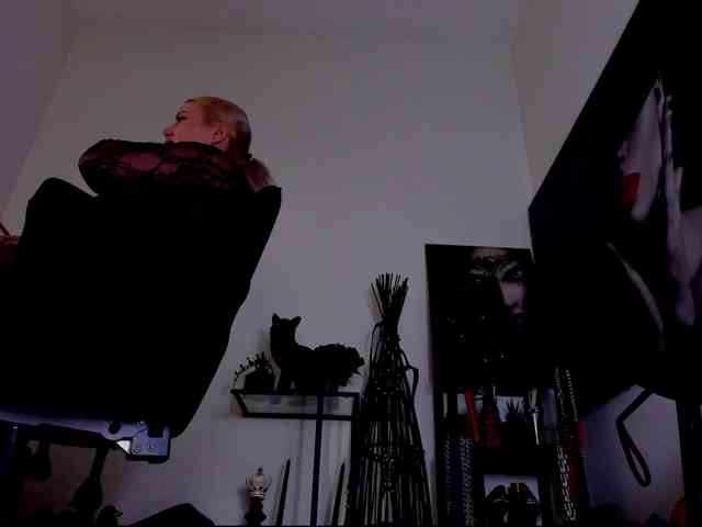 Mistress-Demi webcam