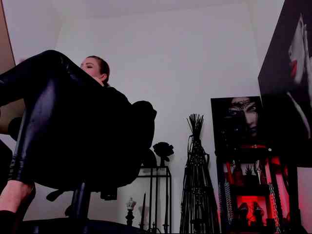 Mistress-Demi webcam