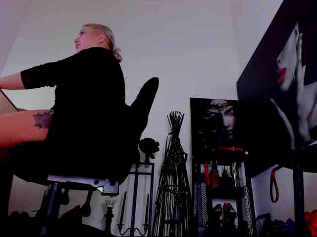 Mistress-Demi webcam