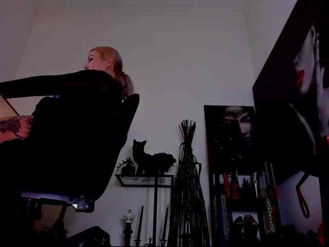 Mistress-Demi webcam