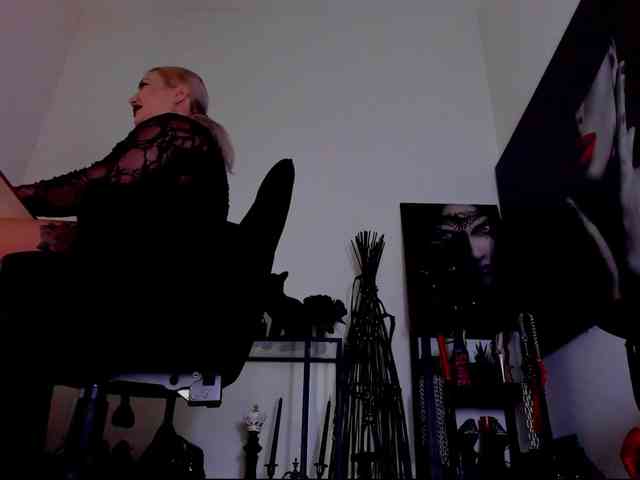 Mistress-Demi webcam