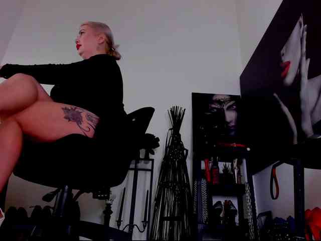 Mistress-Demi webcam