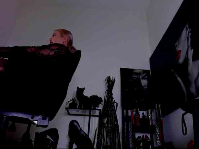 Mistress-Demi webcam