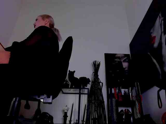 Mistress-Demi webcam