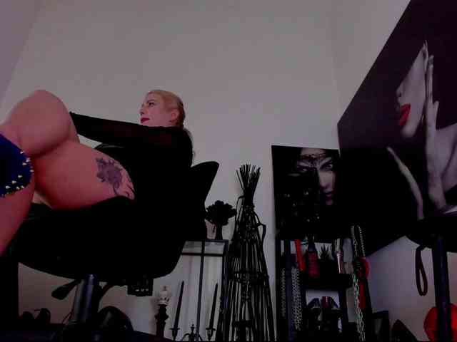 Mistress-Demi webcam