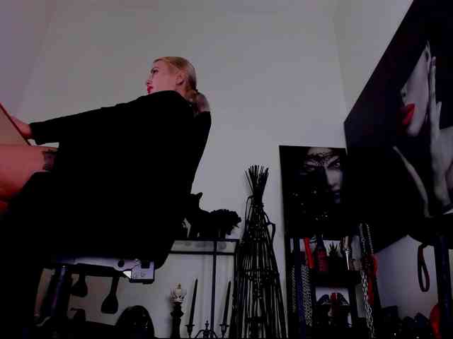 Mistress-Demi webcam