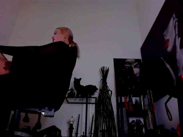Mistress-Demi webcam