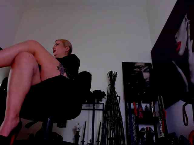 Mistress-Demi webcam
