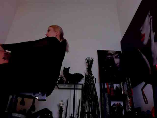 Mistress-Demi webcam