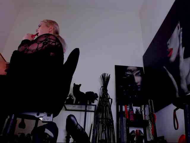 Mistress-Demi webcam