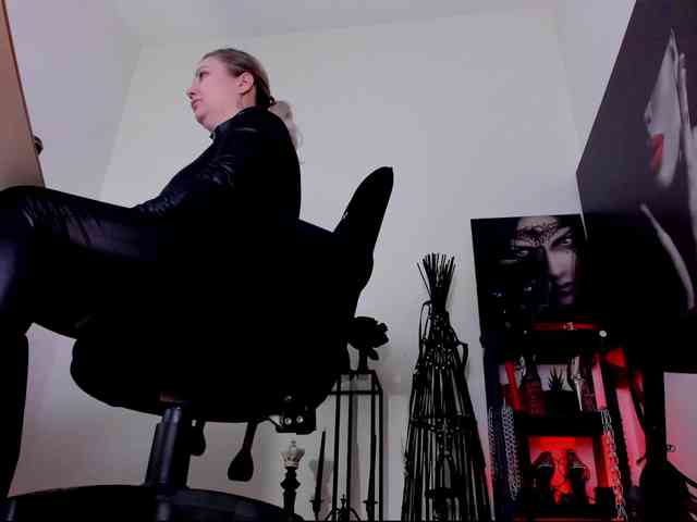 Mistress-Demi webcam
