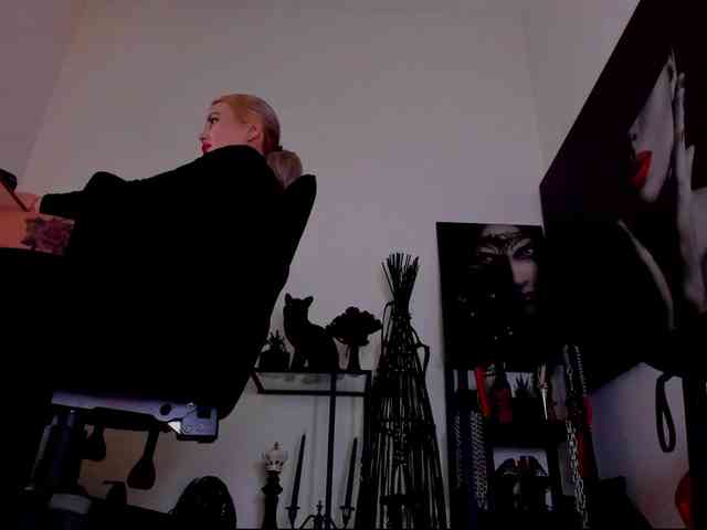 Mistress-Demi webcam