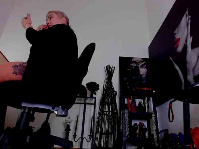 Mistress-Demi webcam