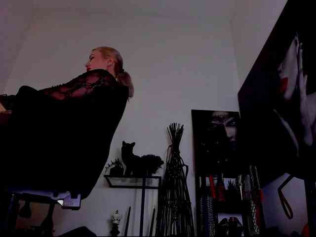 Mistress-Demi webcam