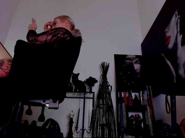 Mistress-Demi webcam