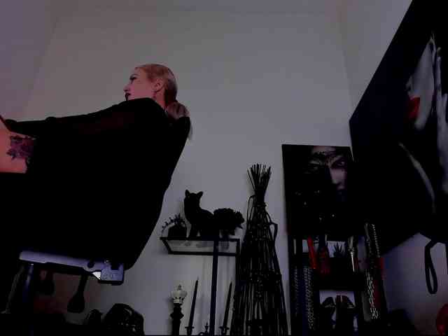 Mistress-Demi webcam