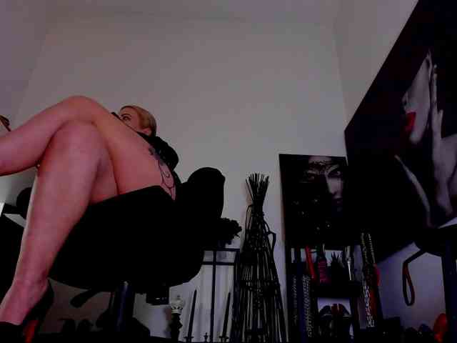 Mistress-Demi webcam