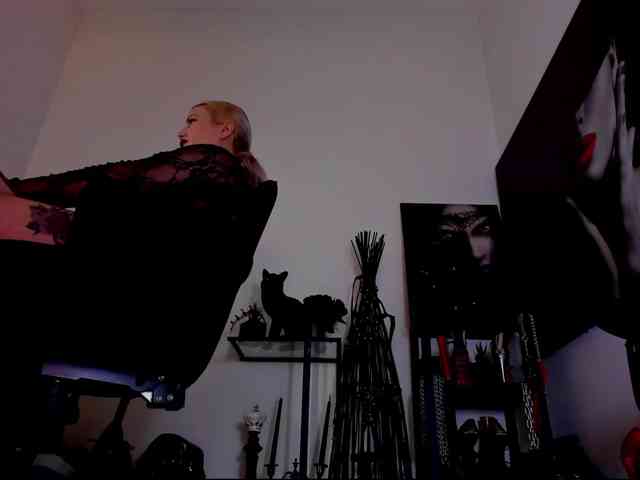 Mistress-Demi webcam
