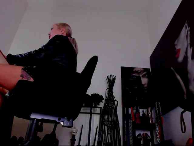Mistress-Demi webcam