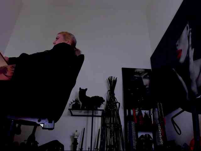 Mistress-Demi webcam