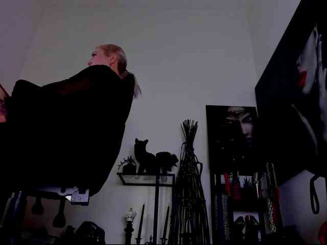 Mistress-Demi webcam