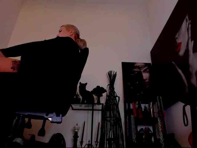Mistress-Demi webcam