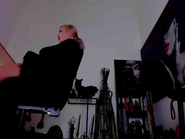Mistress-Demi webcam