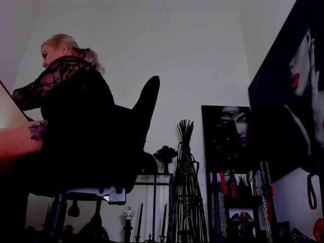 Mistress-Demi webcam