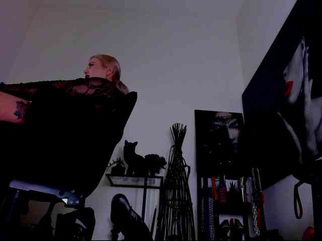 Mistress-Demi webcam