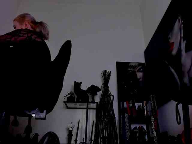 Mistress-Demi webcam