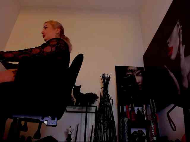 Mistress-Demi webcam