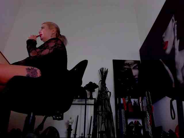 Mistress-Demi webcam