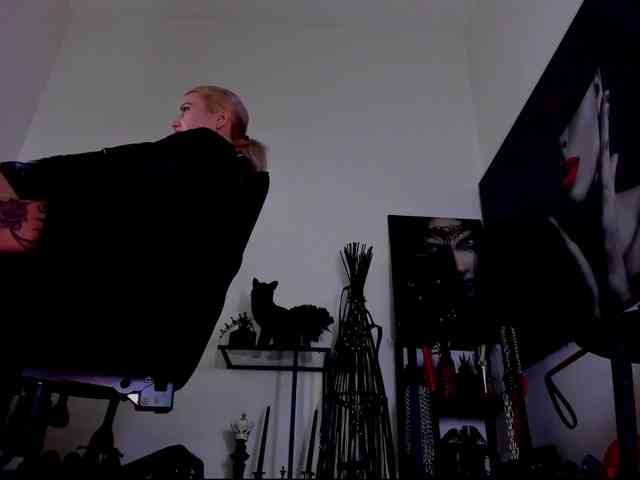 Mistress-Demi webcam