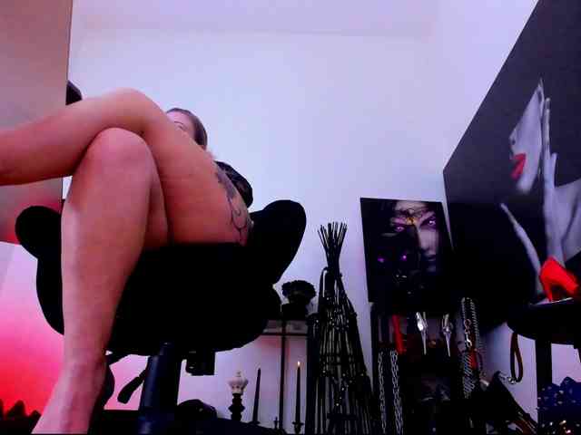 Mistress-Demi webcam