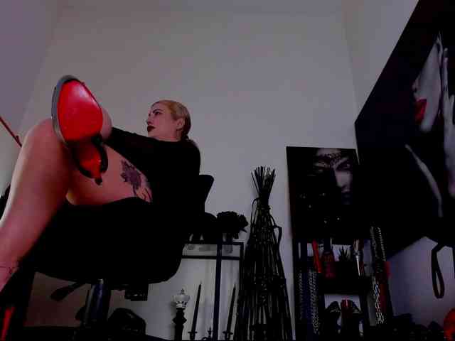 Mistress-Demi webcam